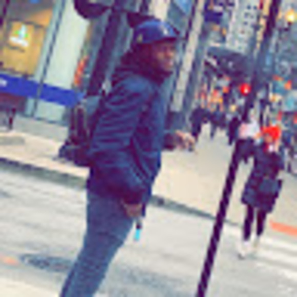 Meet your Posher, Garland - Picture 1 of 1